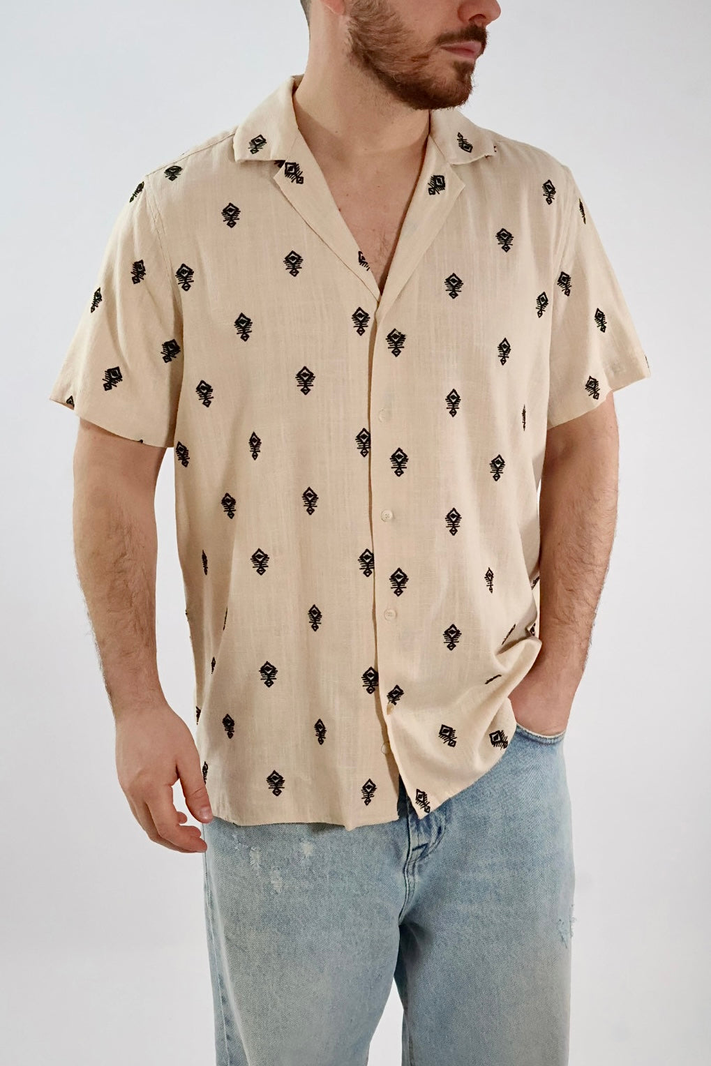 Camicia m/m ricamo all over 930 BL11