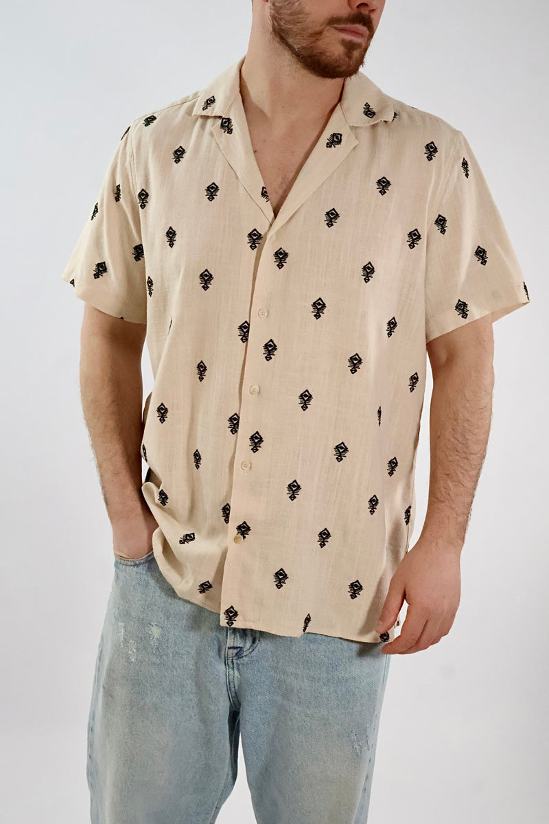 Camicia m/m ricamo all over 930 BL11