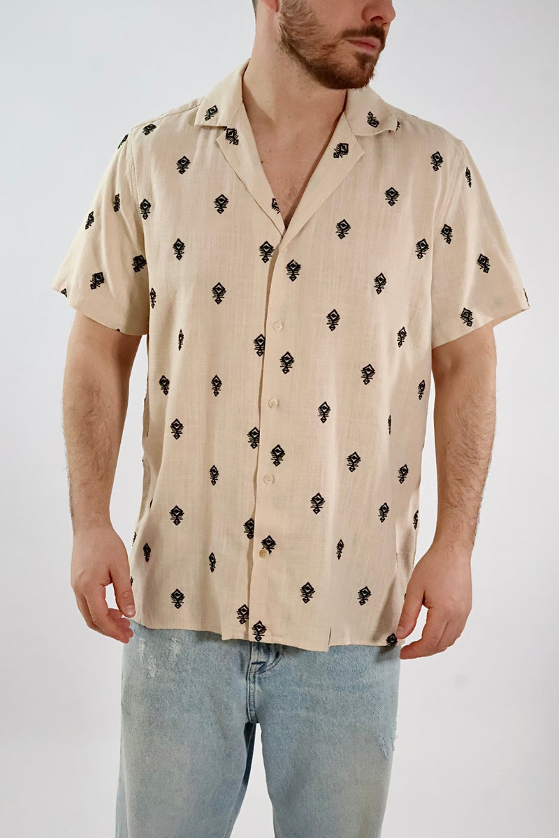 Camicia m/m ricamo all over 930 BL11