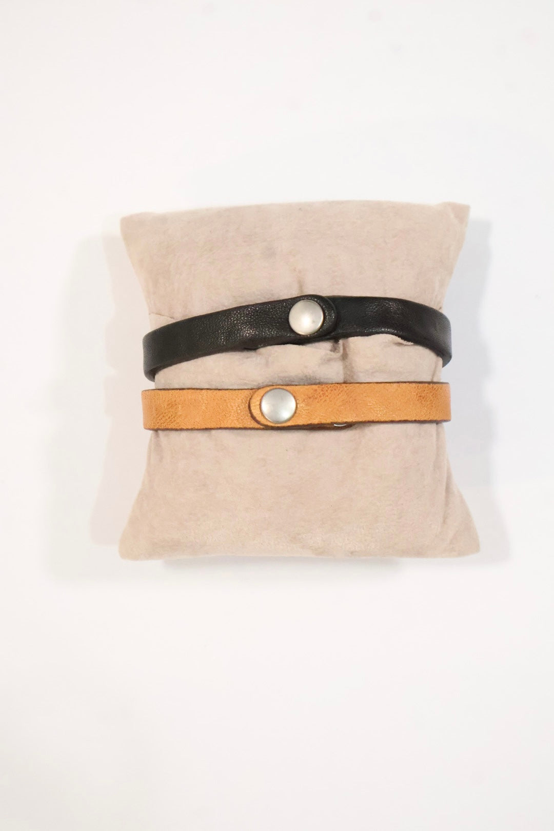 BRACCIALI PELLE + BORCHIE MANCINO ACCESSORI