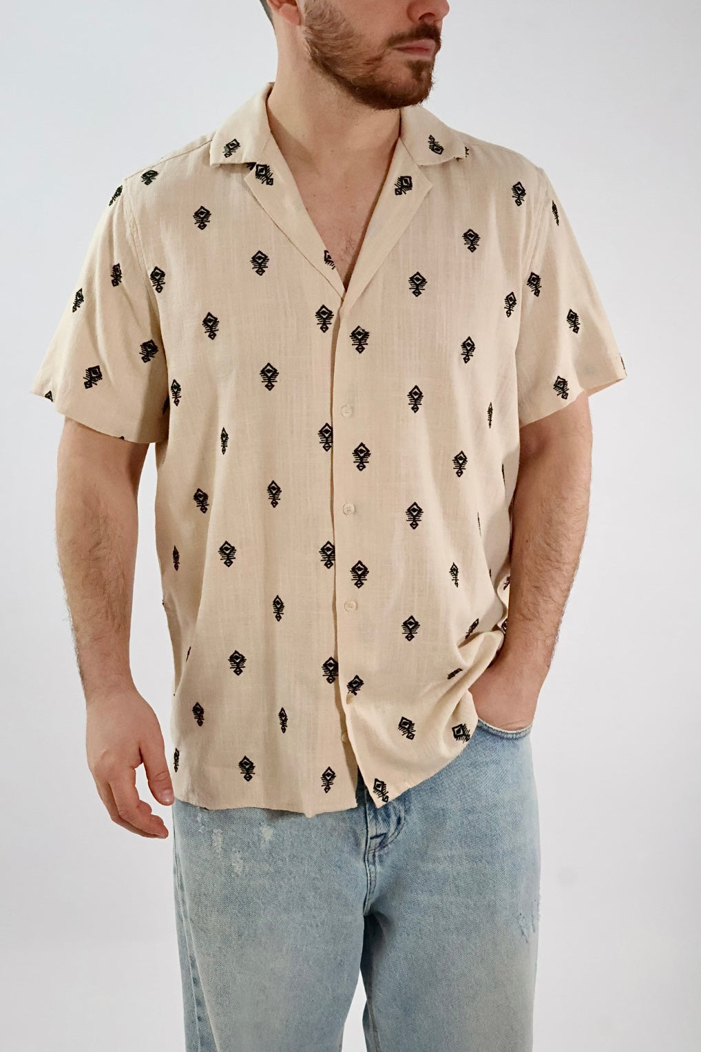 Camicia m/m ricamo all over 930 BL11