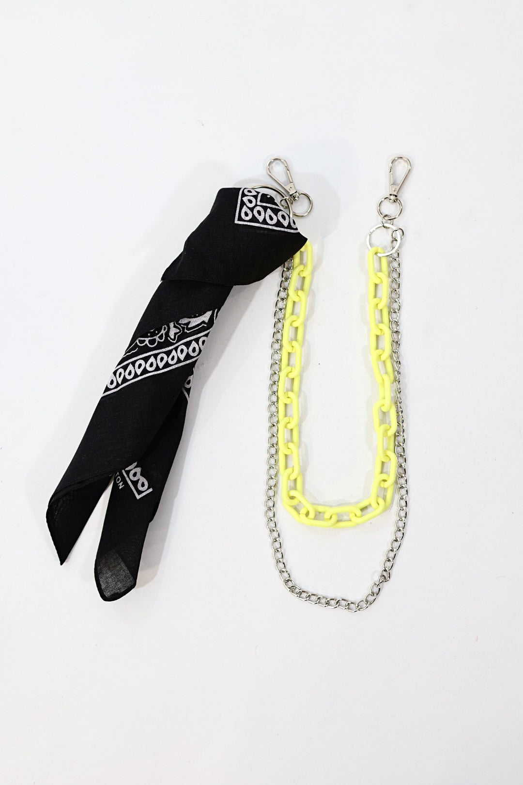 Catena con bandana pantaloni J.W