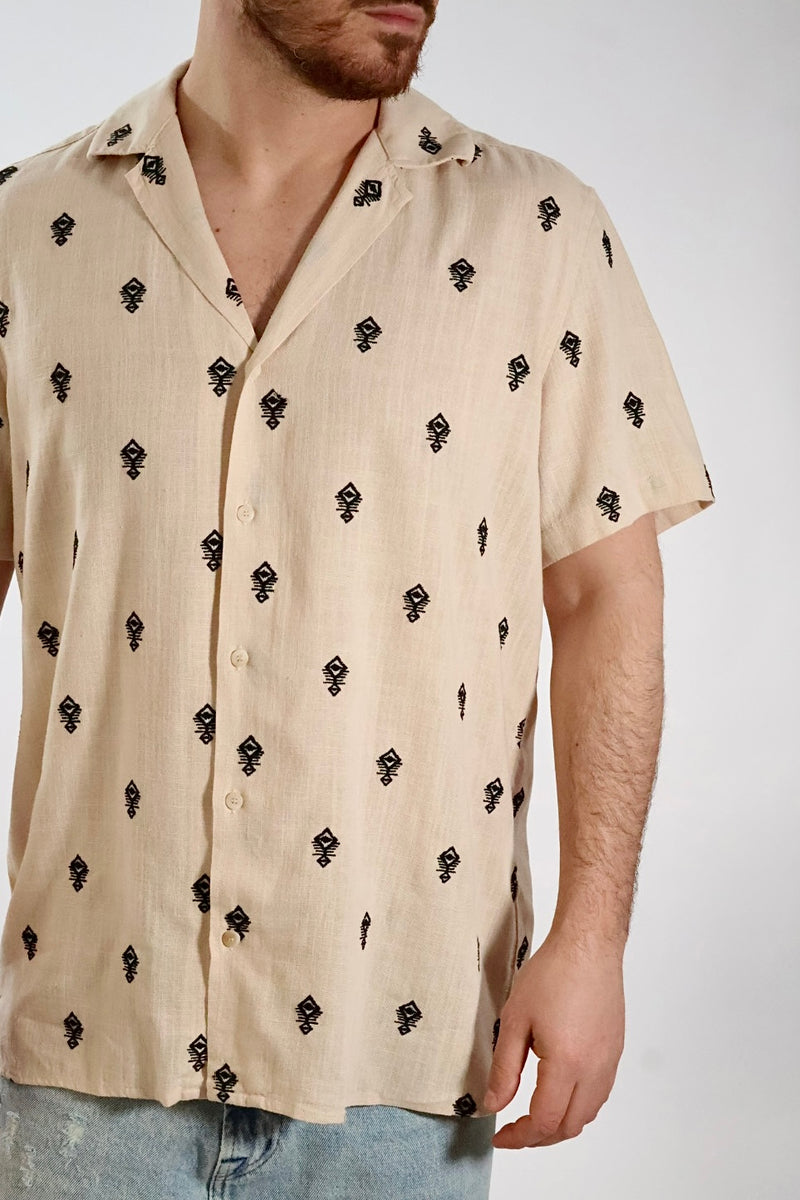 Camicia m/m ricamo all over 930 BL11