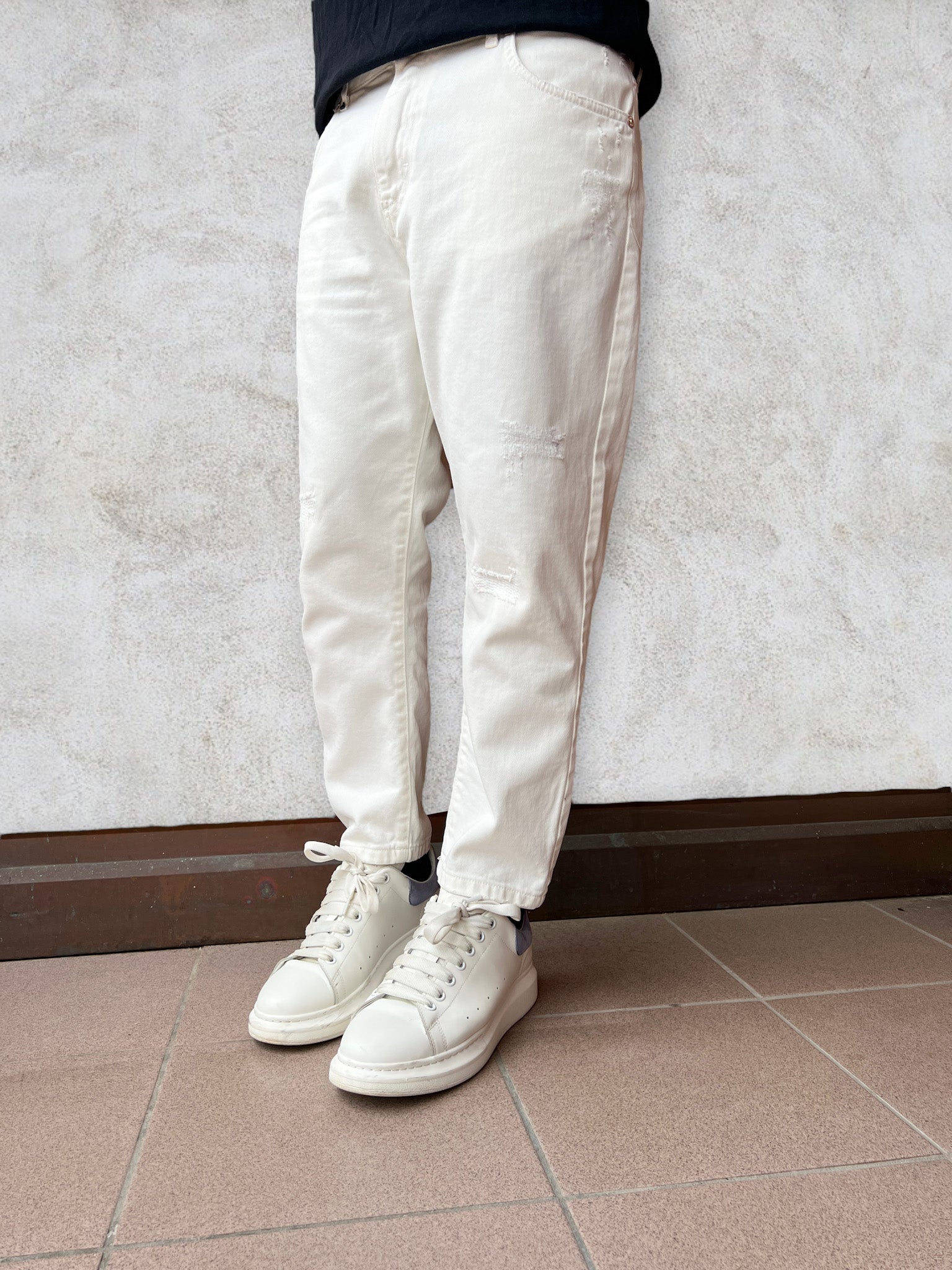 Jeans carrot finti strappi BERNA