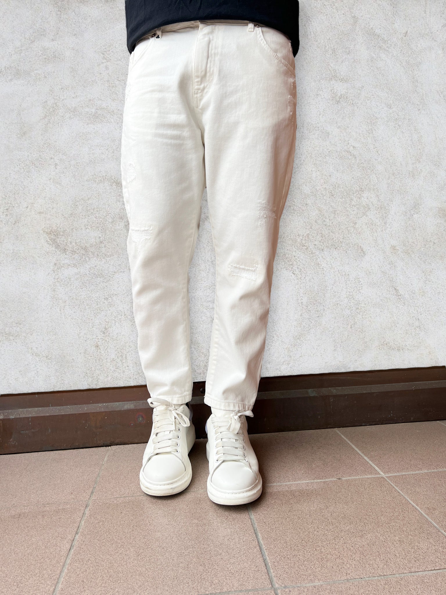 Jeans carrot finti strappi BERNA