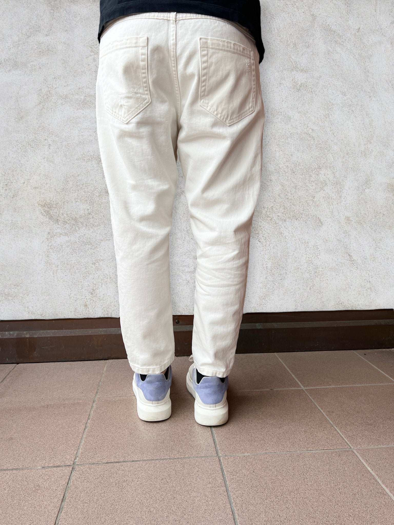 Jeans carrot finti strappi BERNA