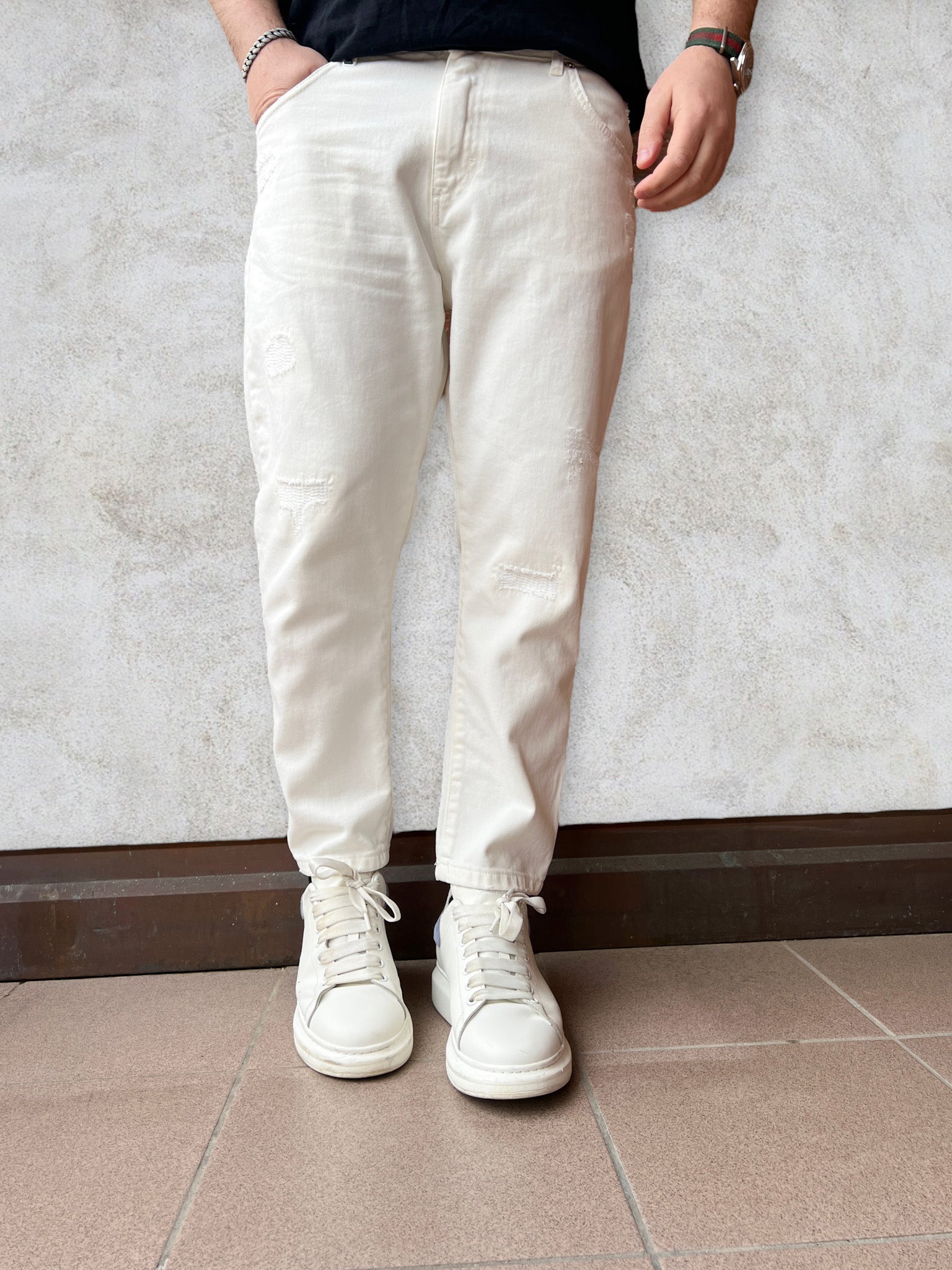 Jeans carrot finti strappi BERNA